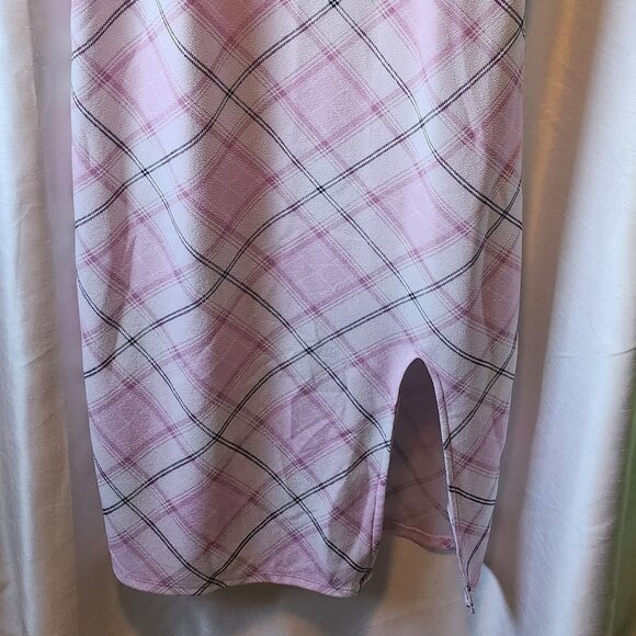 🌴 Pink, White & Black Vacation Spaghetti-Strap Dress – Versatile Layering - Picture 2 of 4